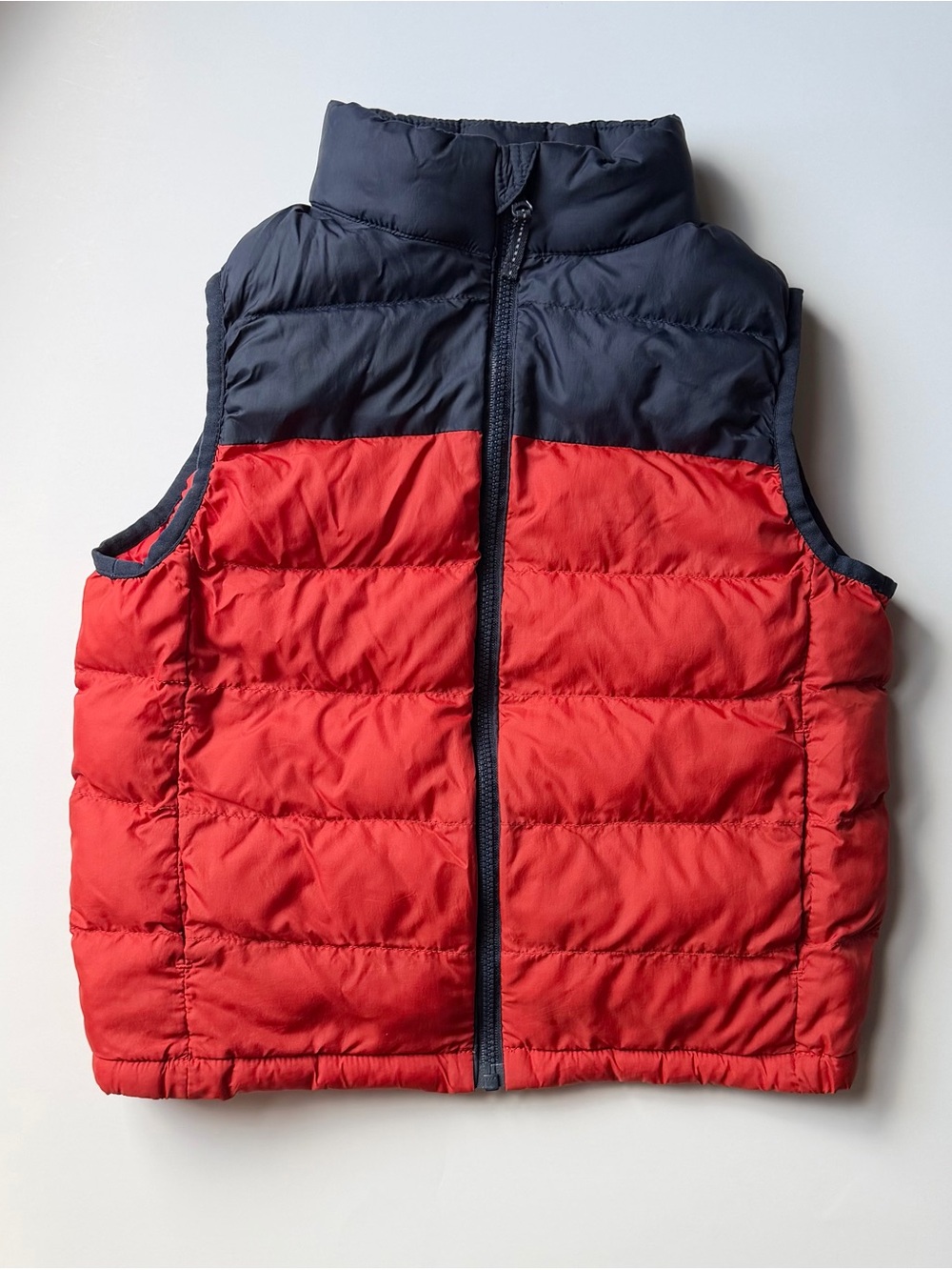 Uniqlo Kids Puffer Vest Size 5-6 Lightweight with Pockets